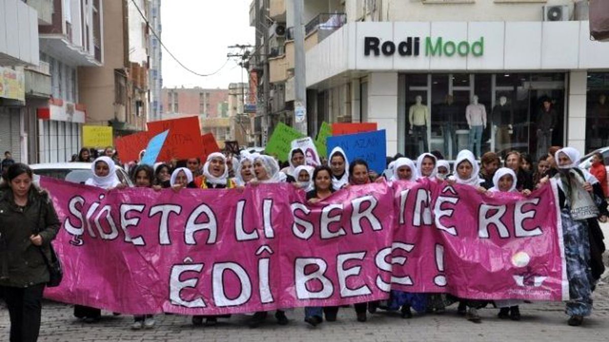 Silopi\'de Özgecan Aslan Protestosu