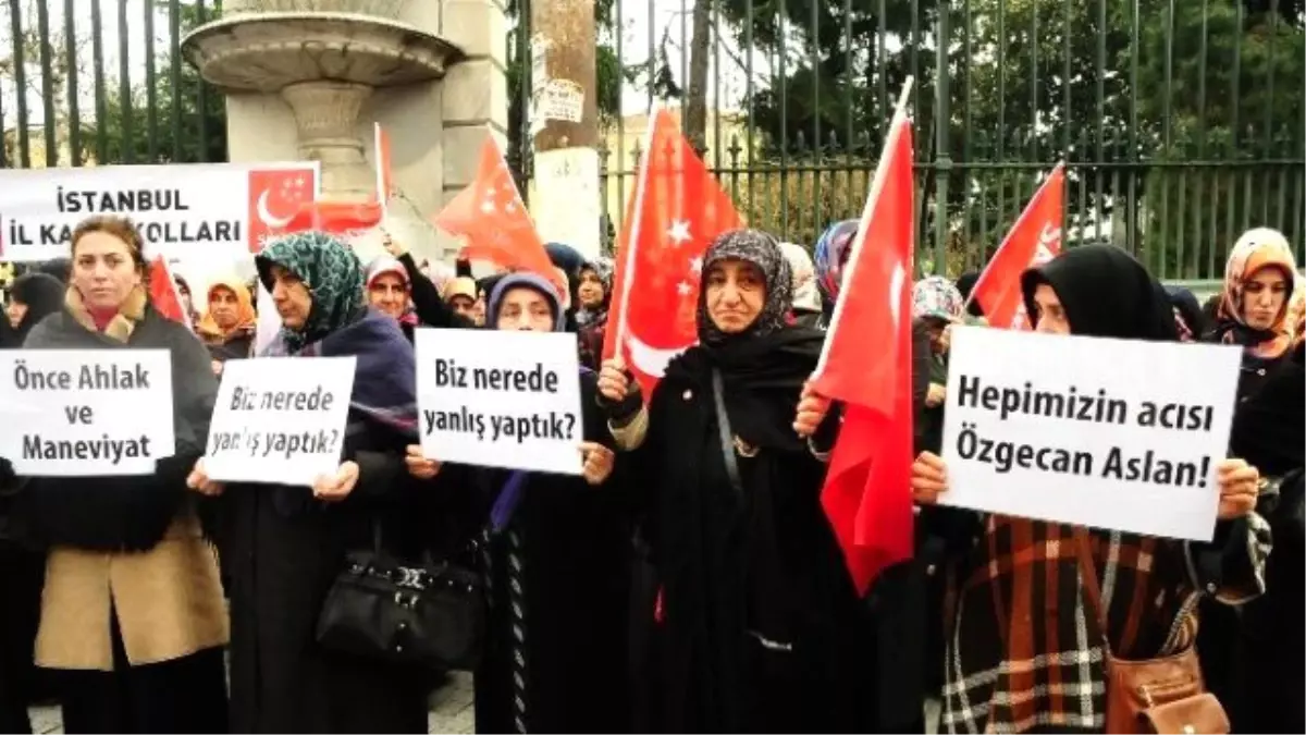 Sp\'li Kadınlar İdamın Geri Getirilmesini İstedi