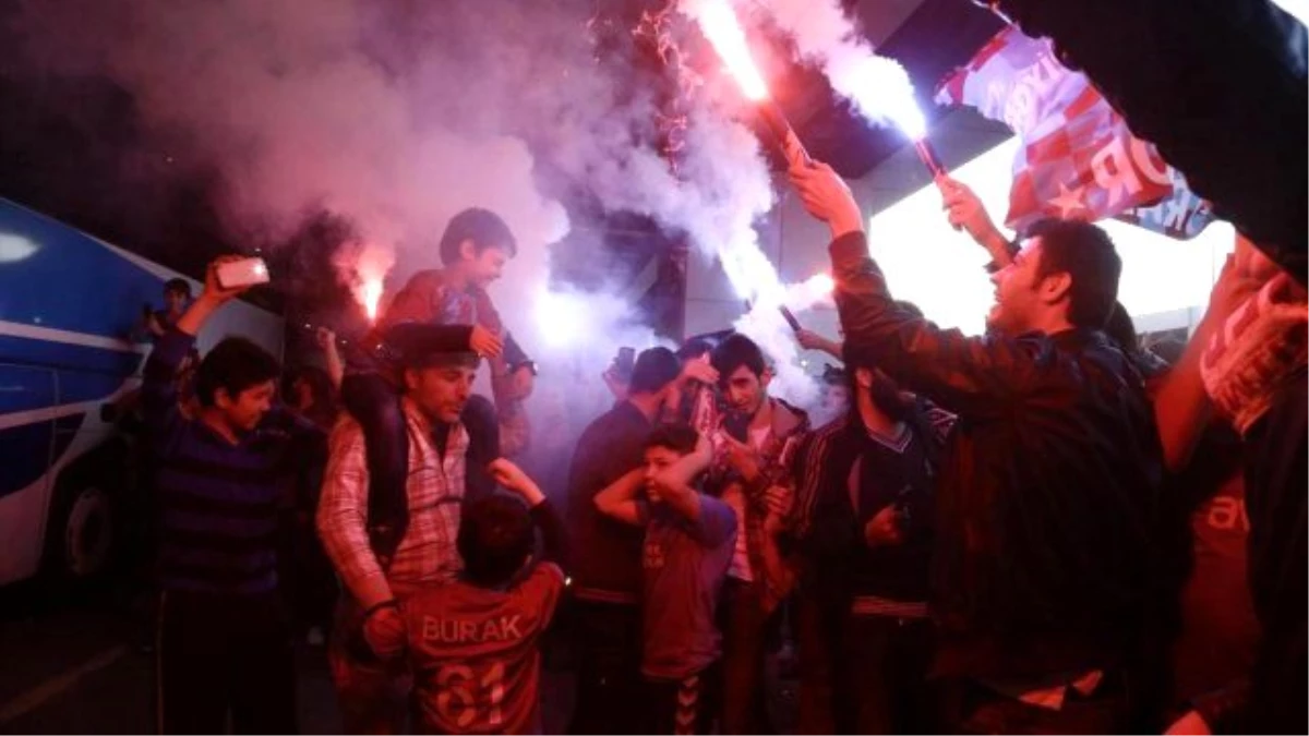 Trabzonspor Taraftarı, Napoli Maçı Biletlerini Tüketti