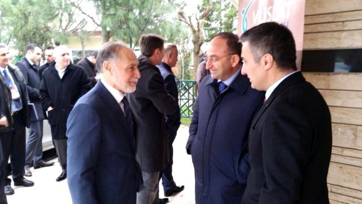 Üzülmez, Vuslat Platformu\'nun Konferansına Katıldı