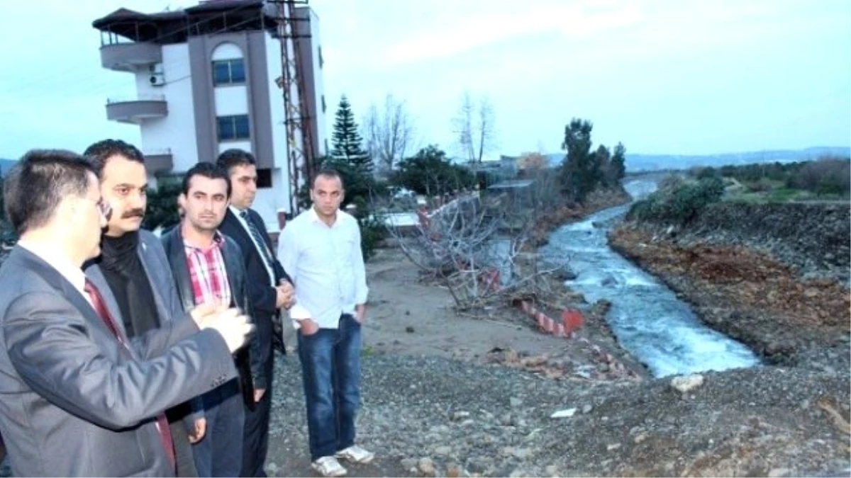 Vali Topaca, Arsuz\'daki Sel Bölgesini İnceledi