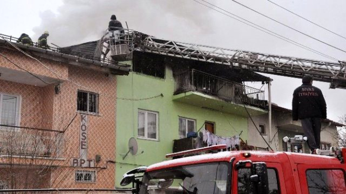 Yaşlı Kadının Evi Çıkan Yangında Kül Oldu