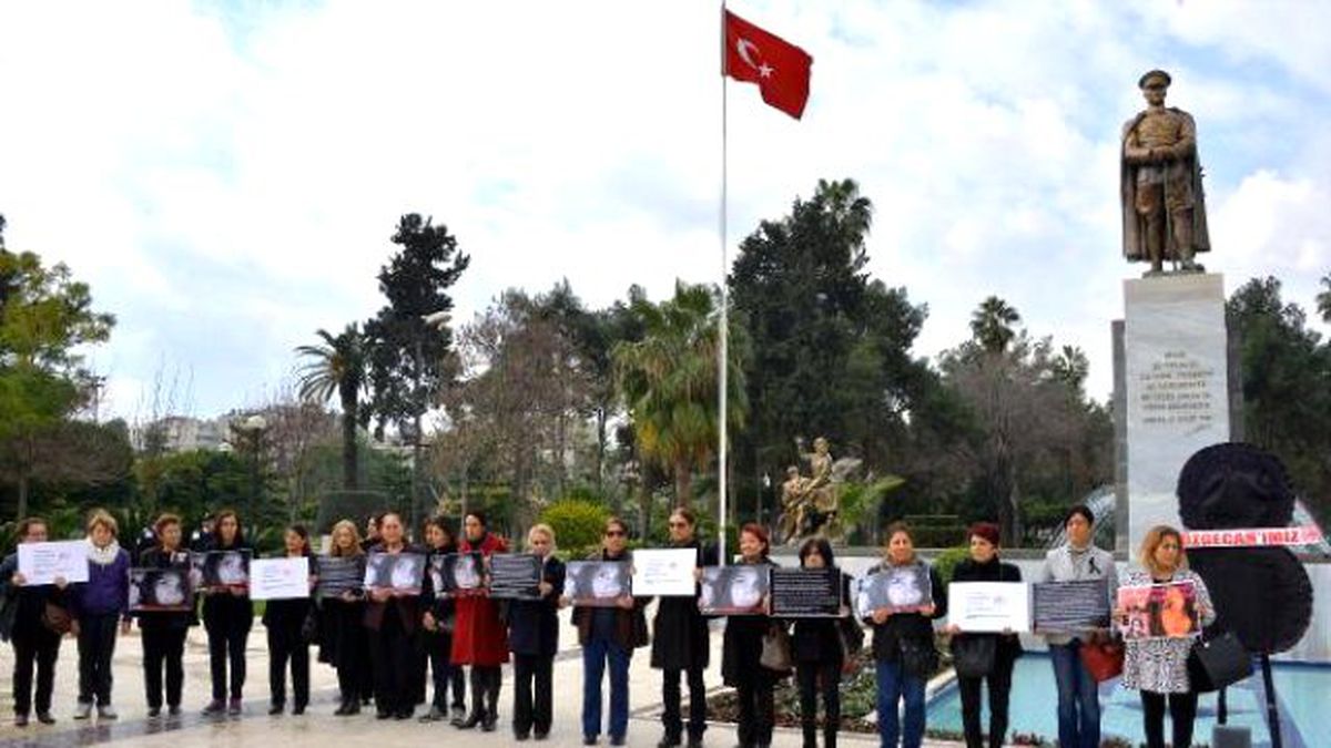 Adana\'da Özgecan Protestoları Sürüyor
