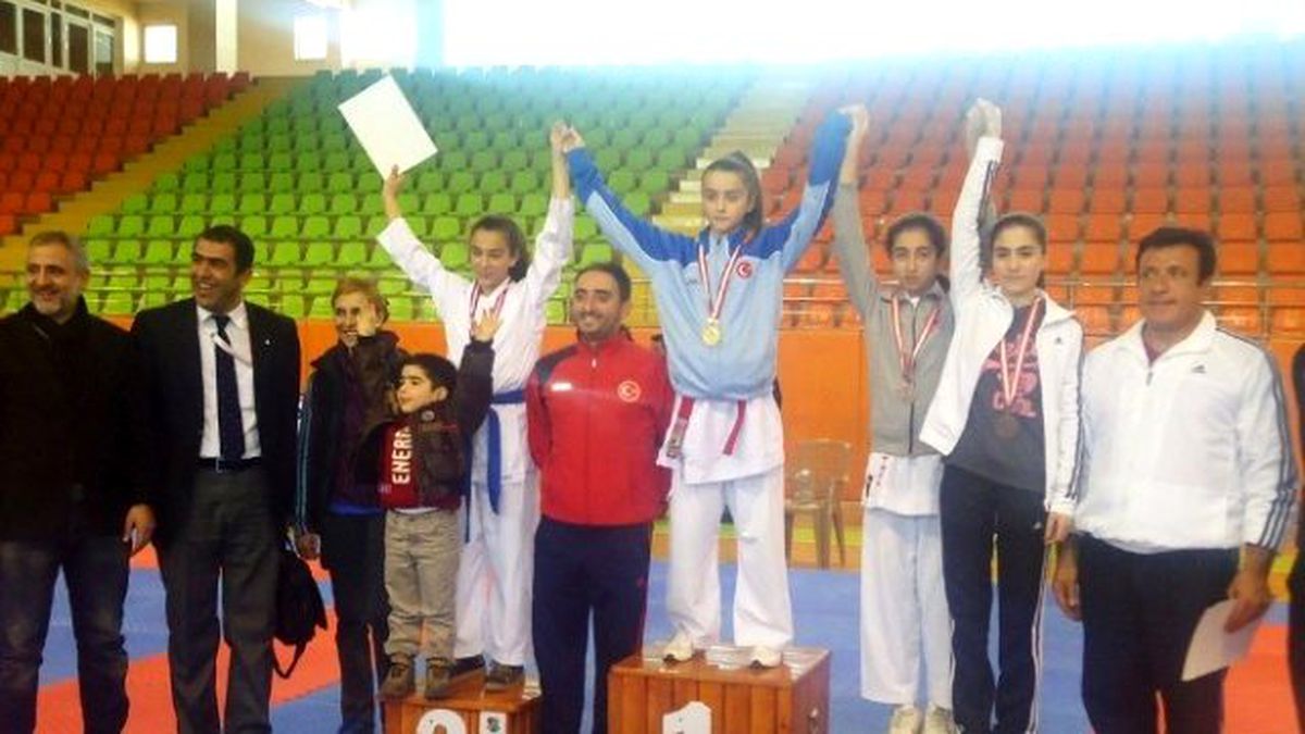 Adıyamanlı Bayan Karateciler Madalya ile Döndü