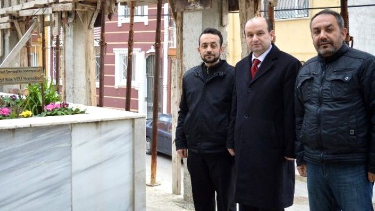 Ahmet Sofuoğlu\'ndan Yiğitbaşı Veli Türbesi\'nde Dua