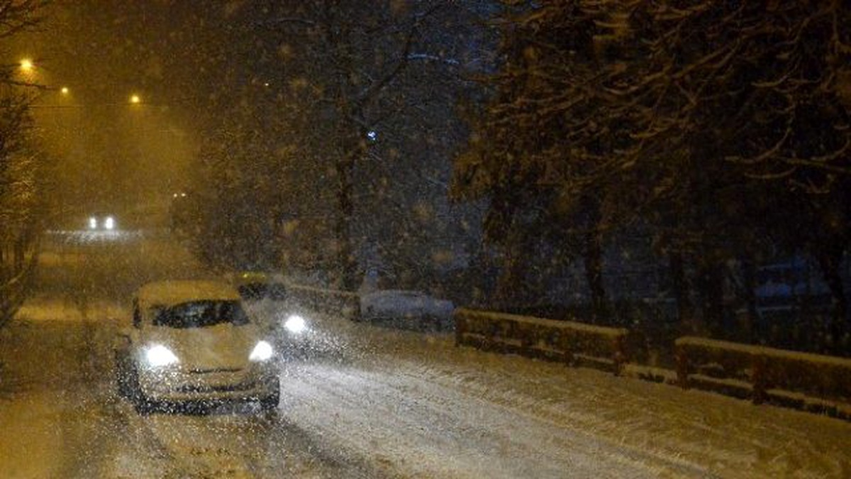 Araçlar Buzda Dans Etti, Trafik Felç Oldu