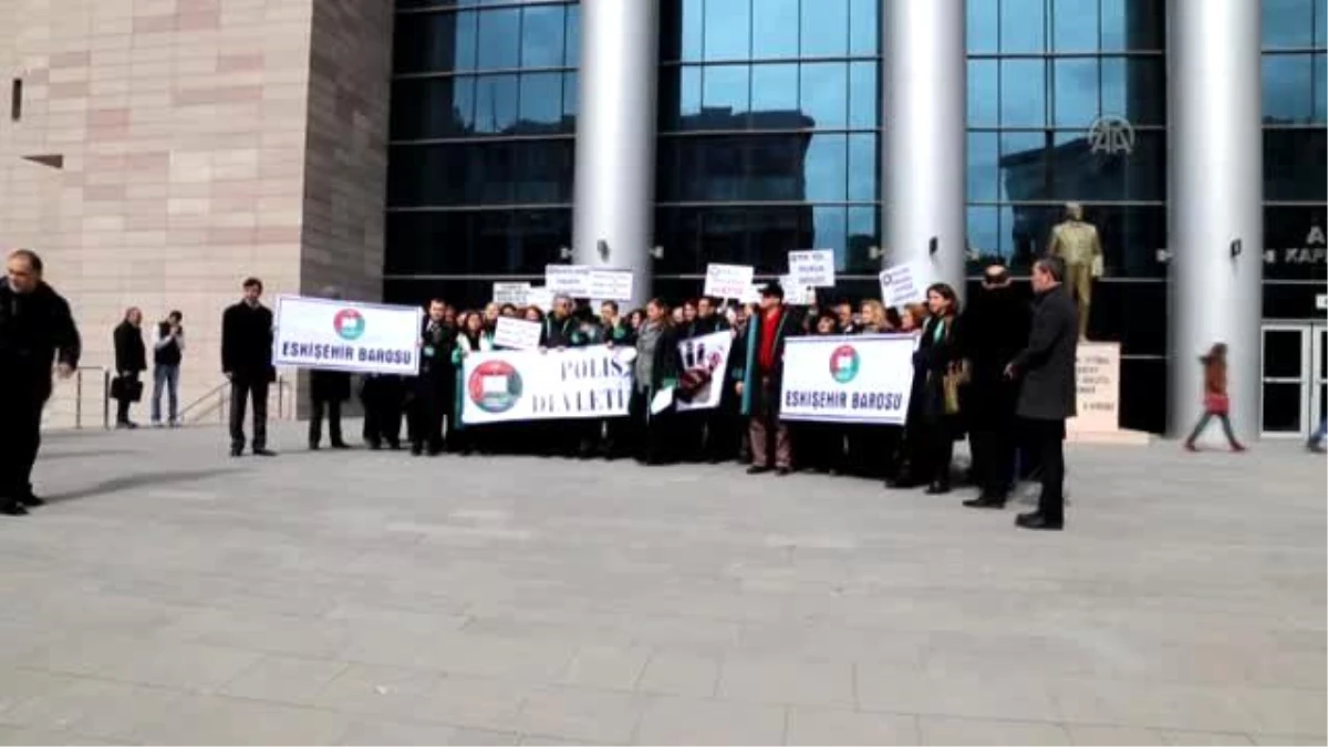 Avukatlar, İç Güvenlik Paketi Yasa Tasarısını Protesto Etti