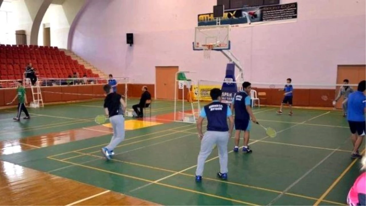 Aydın\'da Okullar Arası Gençler Badminton İl Birincileri Belirlendi