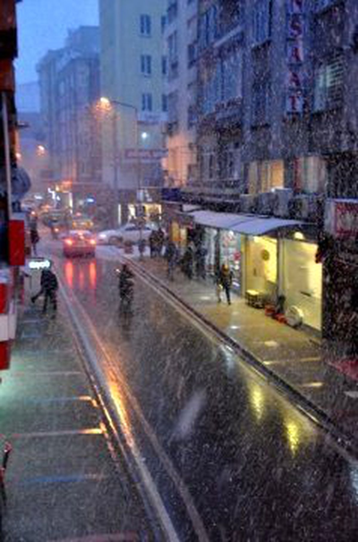 Balıkesir\'de Kar Yağışı