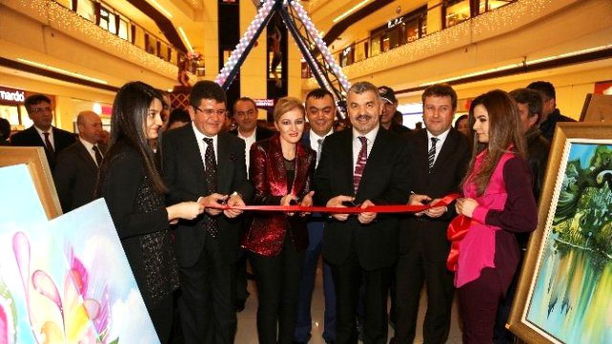 Başkan Çelik Sergi Açtı