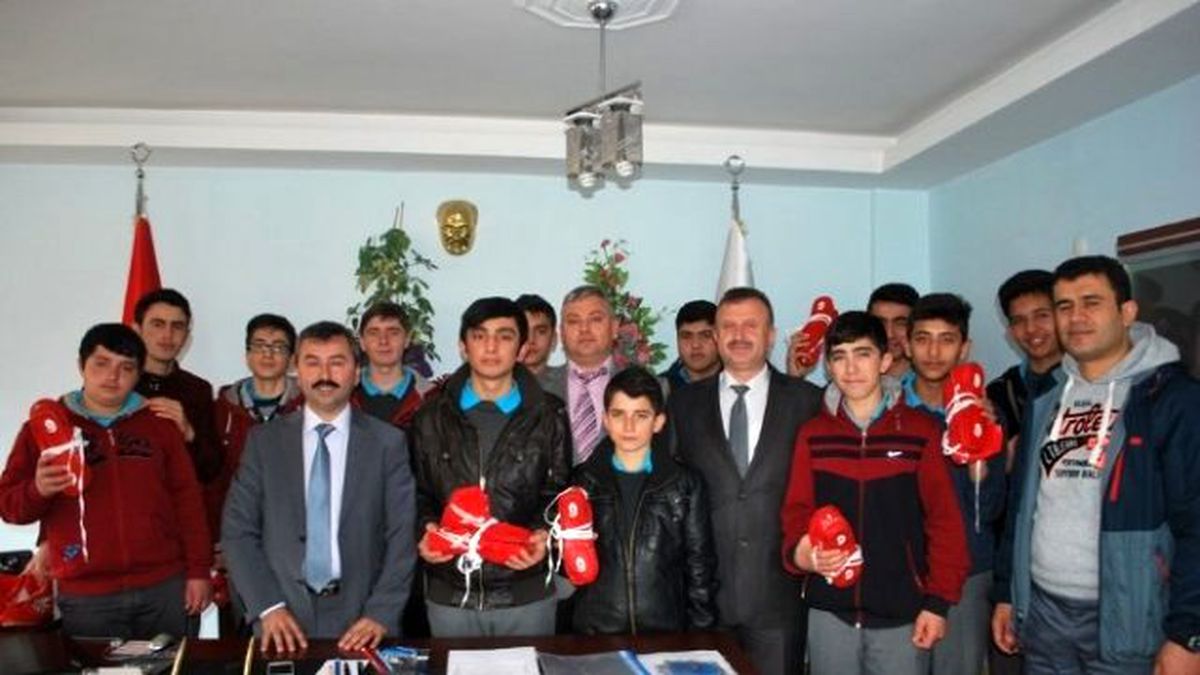 Başkan Erdoğan\'dan Pazarlar Anadolu Lisesi Güreş Takımına Malzeme Desteği