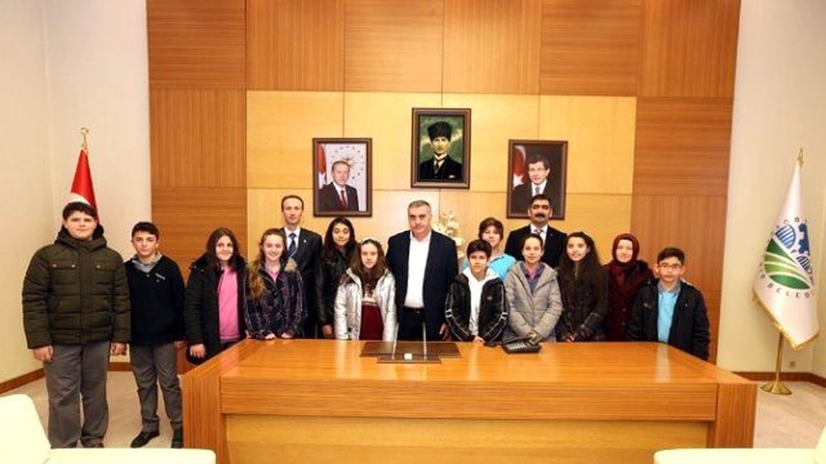 Başkan Toçoğlu Hakkı Demir Orta Okulu Öğrencileri ile Bir Araya Geldi