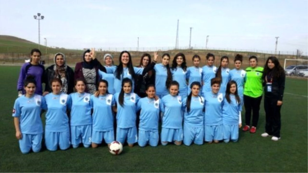 Bayan Futbol Takımından Yeni Galibiyet