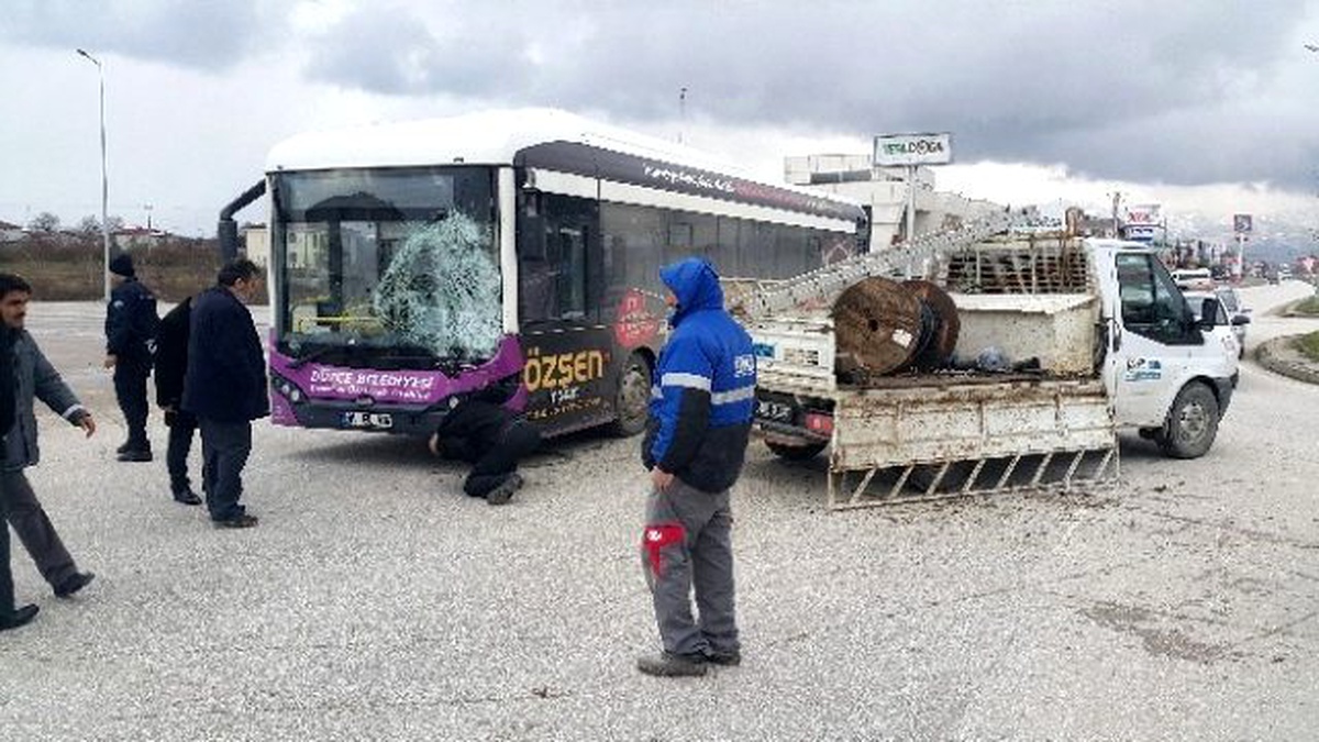 Beyciler Kavşağında Trafik Kazası 1 Yaralı