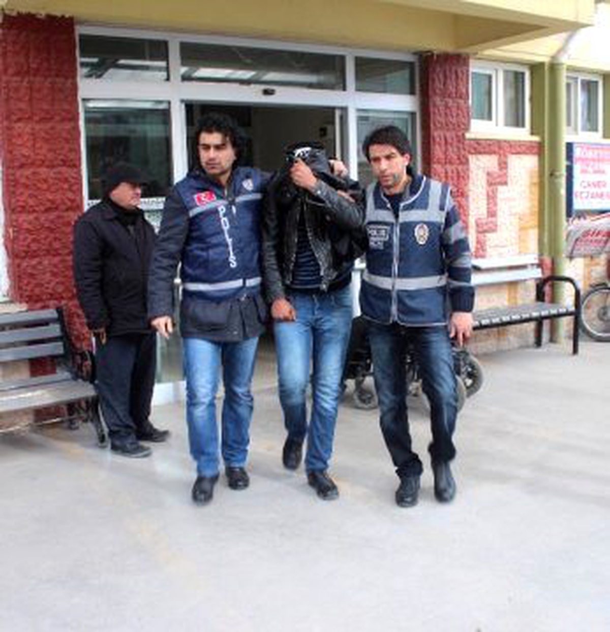 Beyşehir\'de Uyuşturucu Operasyonu: 18 Gözaltı