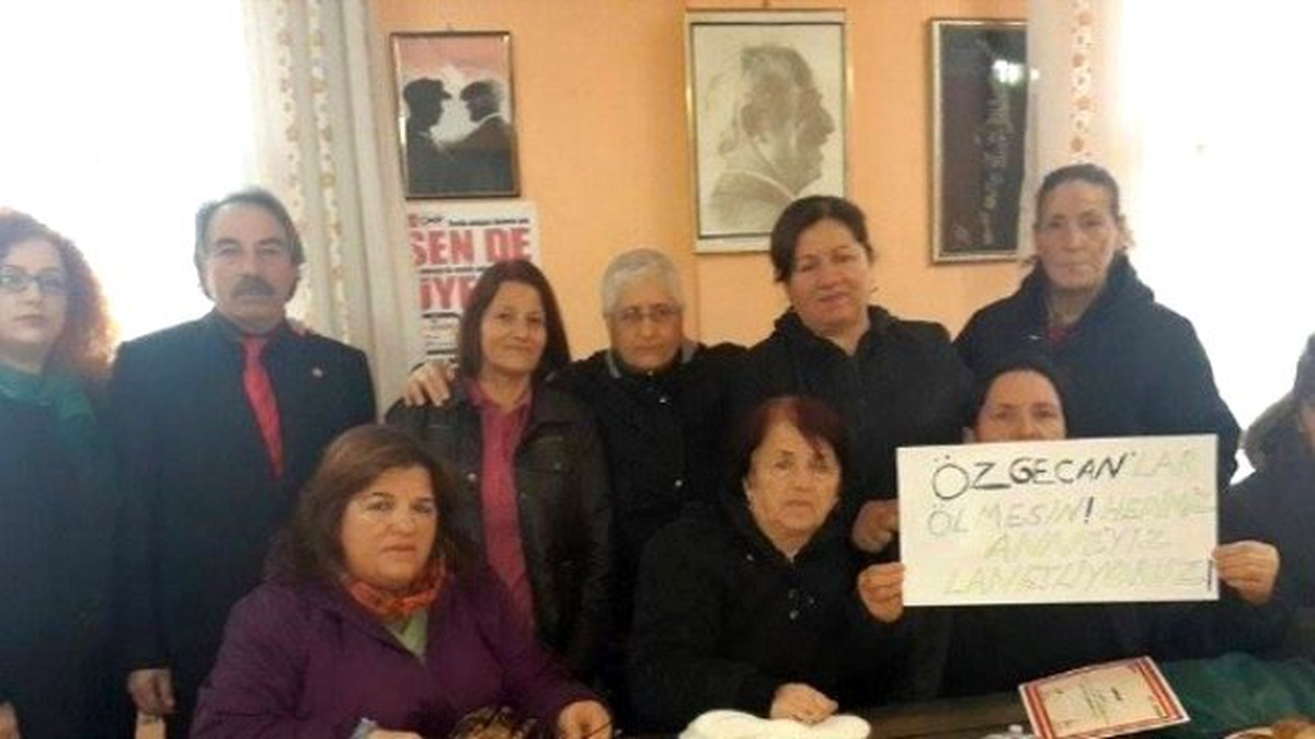 CHP\'li Kadınlardan Özgecan\'ın Öldürülmesine Kınama