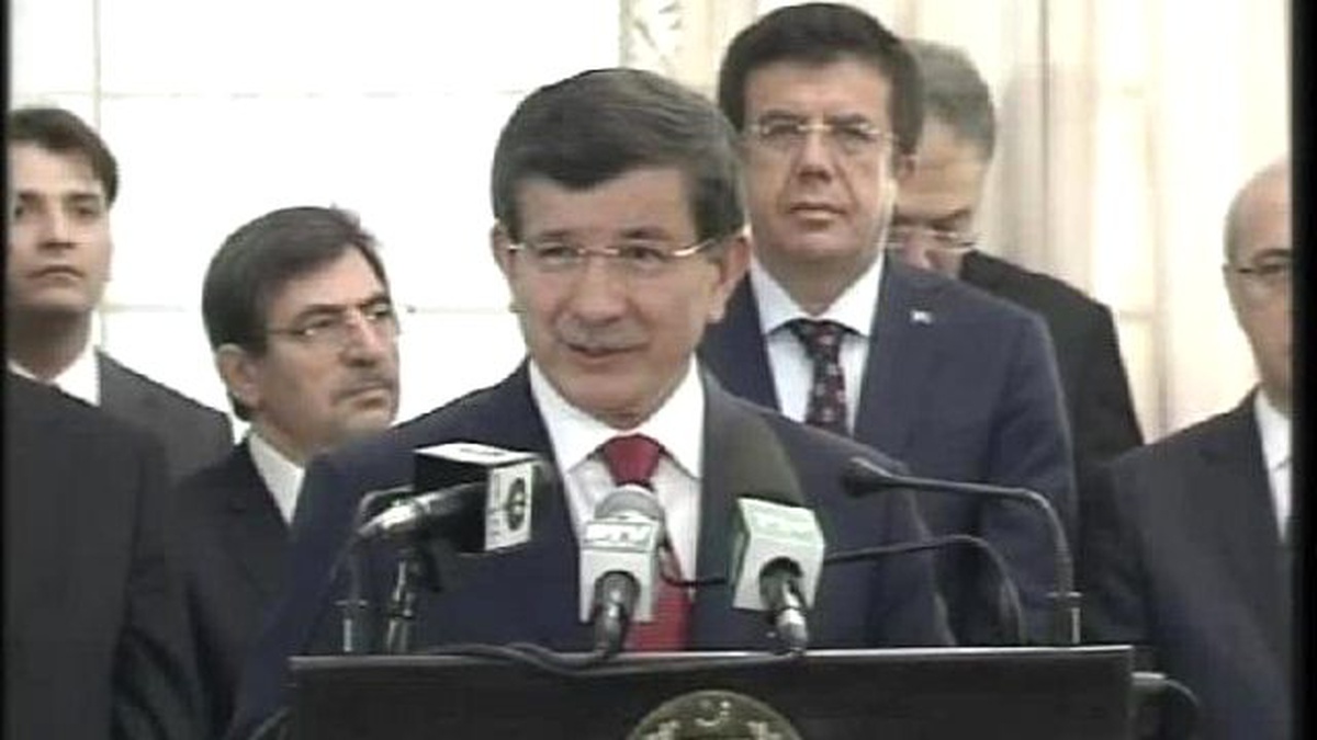 Davutoğlu: "İnsanlığın Terörizme ve İslamofobi\'ye Karşı Omuz Omuza Mücadele Etmesinin Zamanıdır"