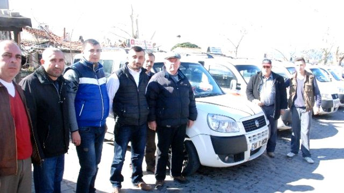 Dolmuşçular Özgecan İçin Araçlarına Siyah Kurdele Bağladı