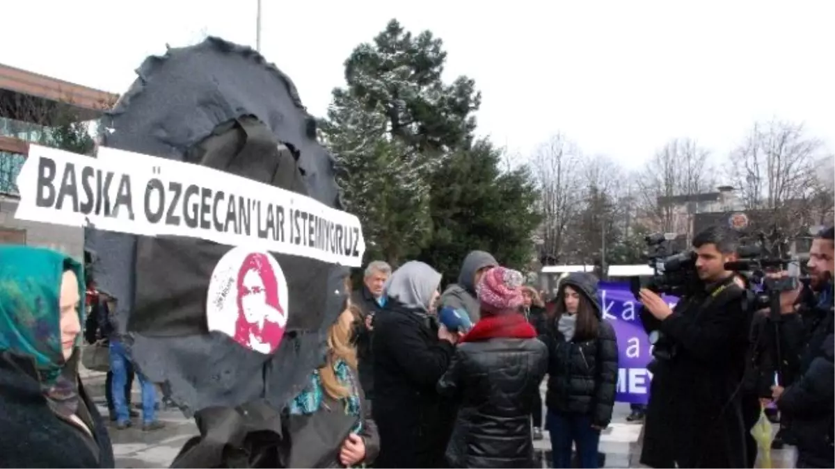 Düzce'de Kadınlar Özgecan İçin Yürüdüler