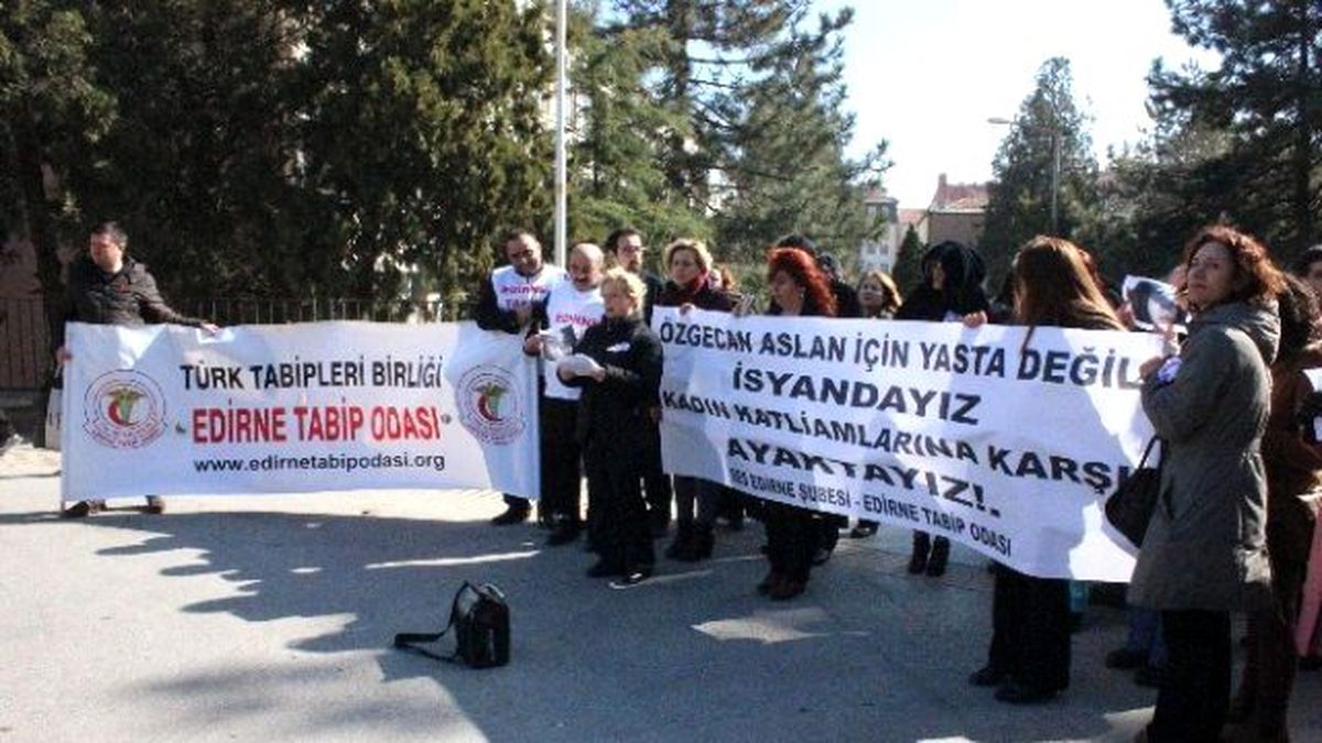 Edirne\'de Sağlıkçılardan Özgecan Eylemi