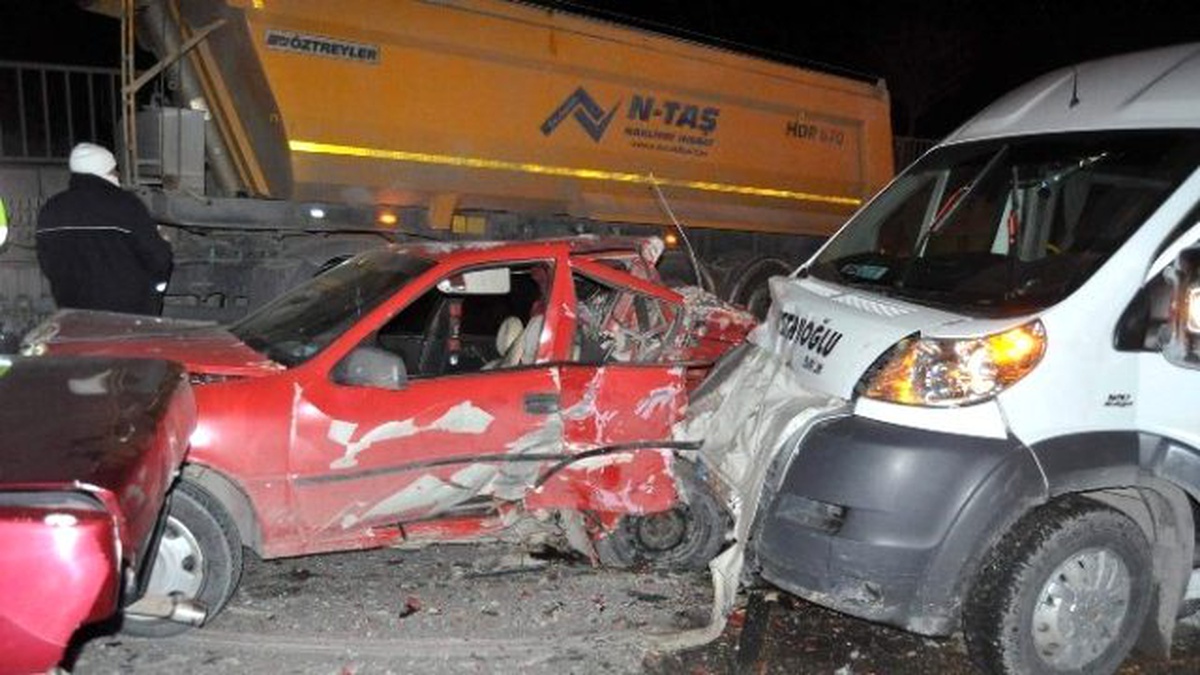 Eskişehir\'de Zincirleme Trafik Kazası: 5 Yaralı