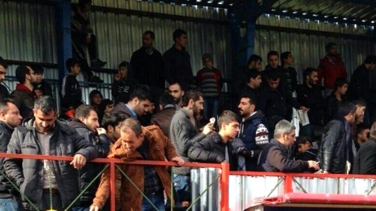 Hakeme Küfreden Taraftara 1 Yıl Men Cezası