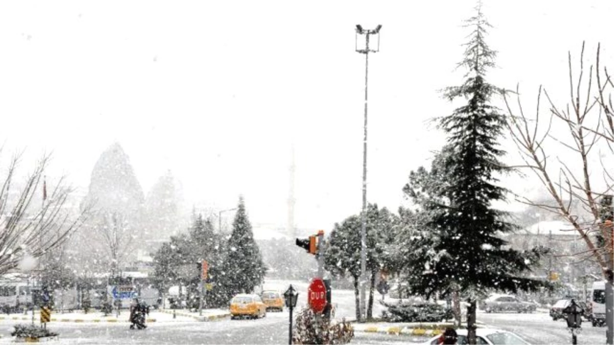 İstanbul\'da Kar Alarmı: THY ve İDO Seferleri İptal