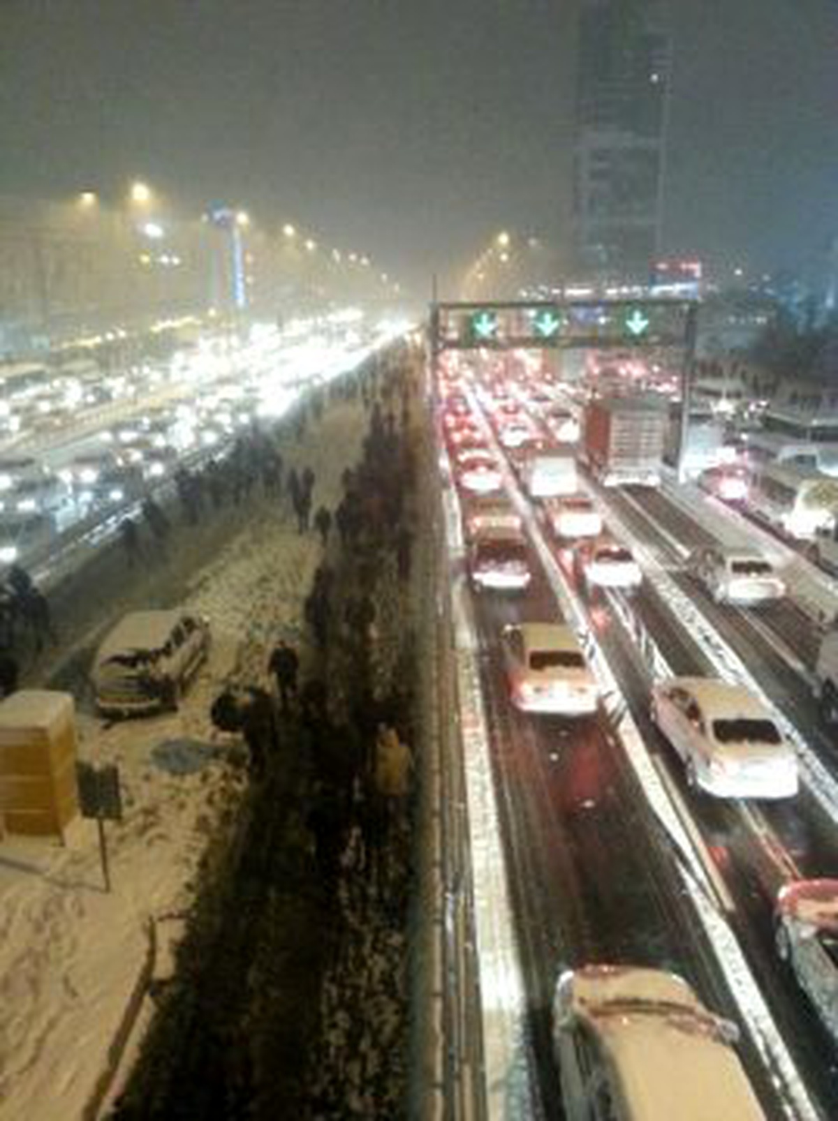 İstanbul\'da Kar Yağışı Hayatı Olumsuz Etkiledi