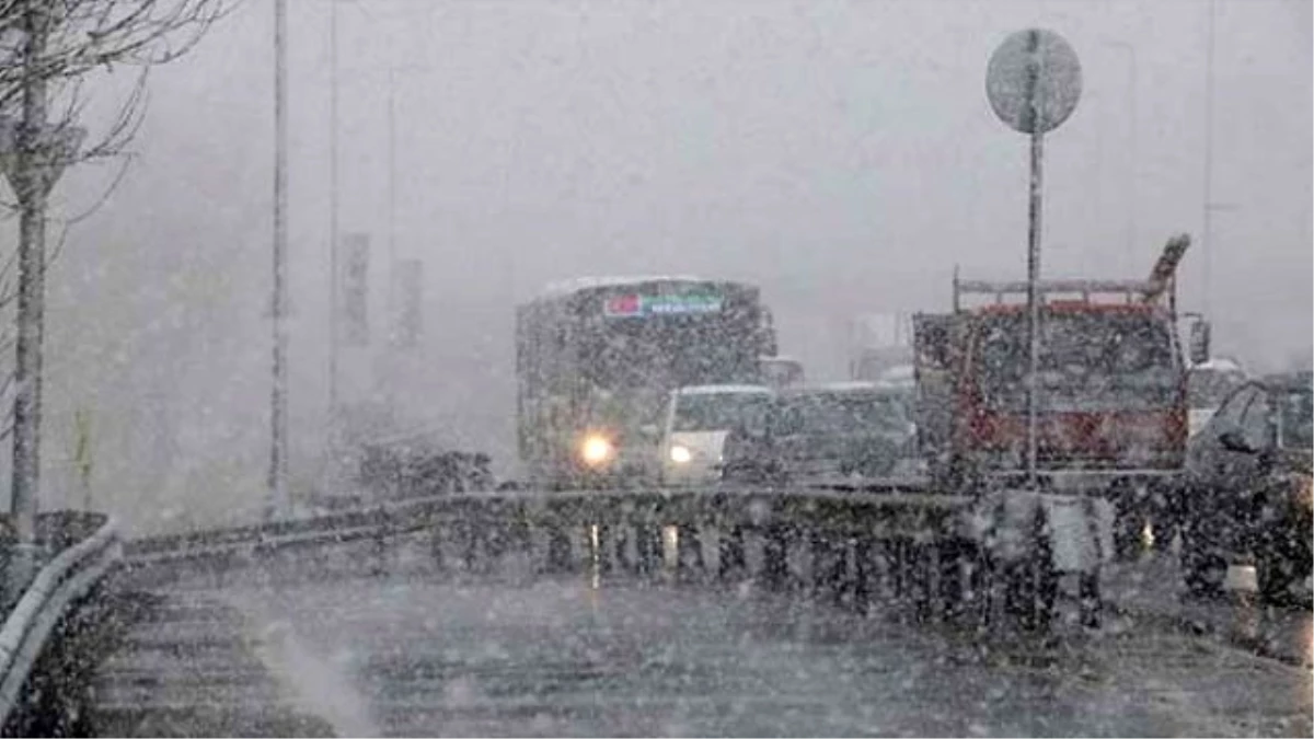 İstanbul\'da Şiddetli Kar Yağışı Can Aldı