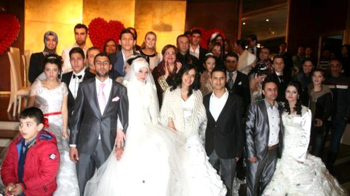 İzmir\'de 70 Çifte Resmi Nikah Kıyıldı