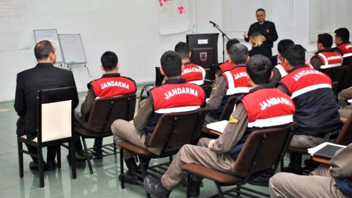 Jandarmaya Kadına Yönelik Aile İçi Şiddetin Önlenmesi Eğitimi