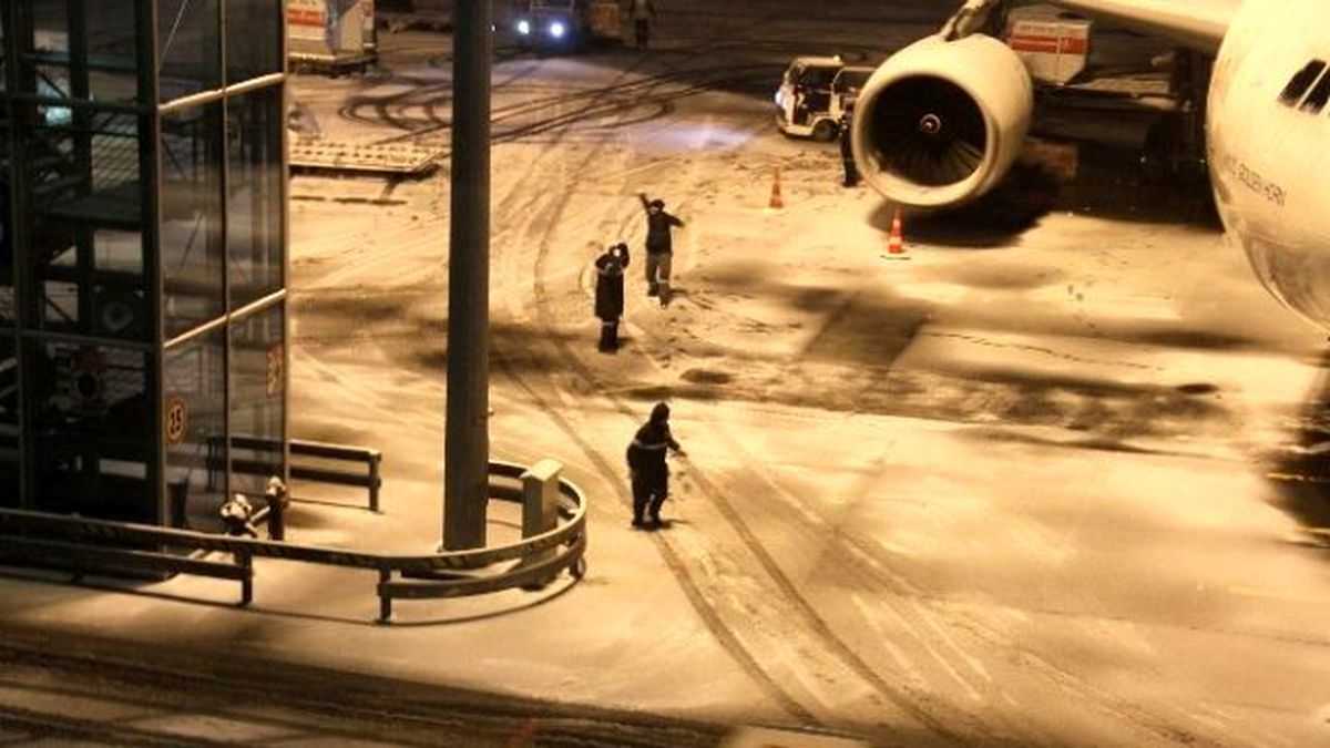 Kar, Hava Trafiğini Olumsuz Yönde Etkiliyor