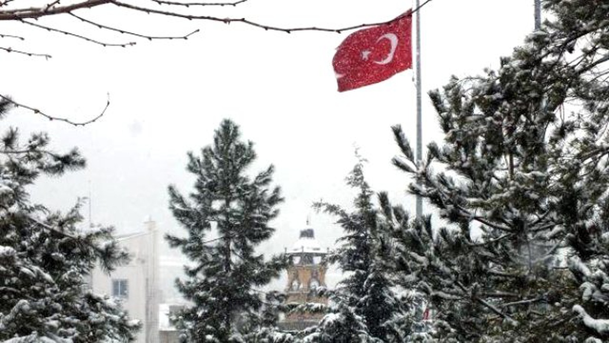 Kar Pazara Yağdı, Köylü Satış Yapamadı