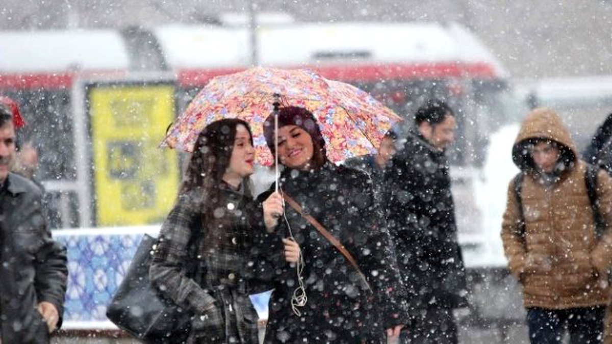 Kayseri\'de Yoğun Kar Yağışı Etkili Oluyor