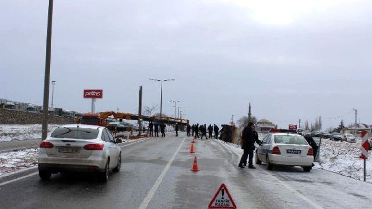 Kırşehir\'de İşçi Servisi Devrildi: 7 Yaralı