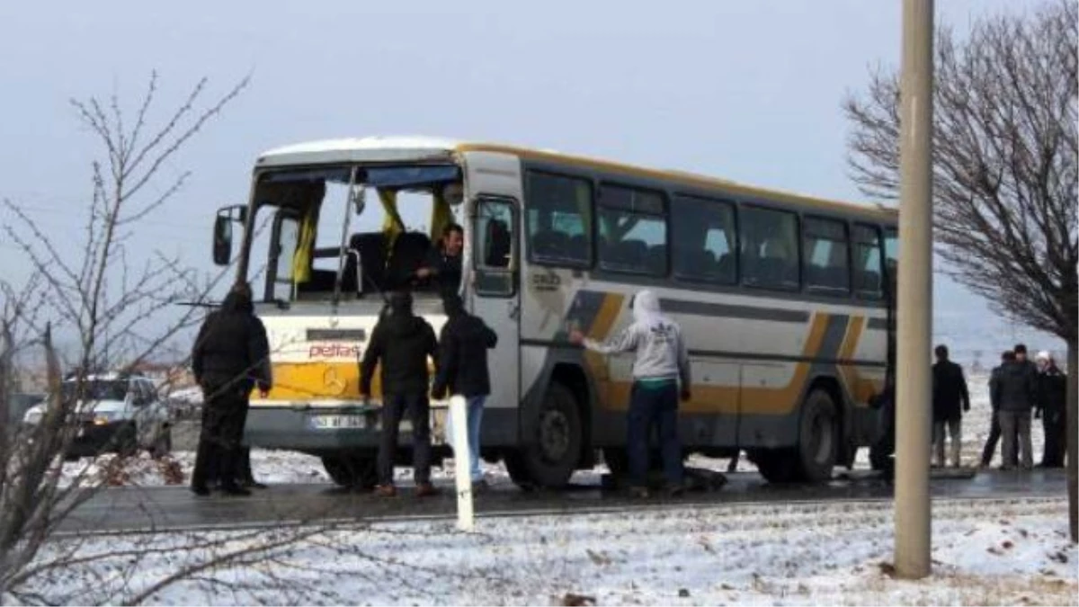 Kırşehir\'de Servis Otobüsü Devrildi, 16 İşçi Hafif Yaralandı