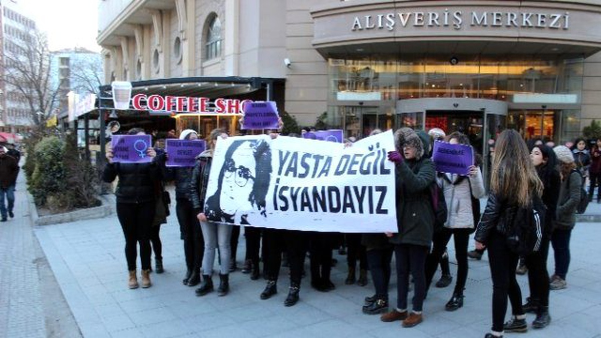 Lise Öğrencileri Özgecan İçin Yürüdü