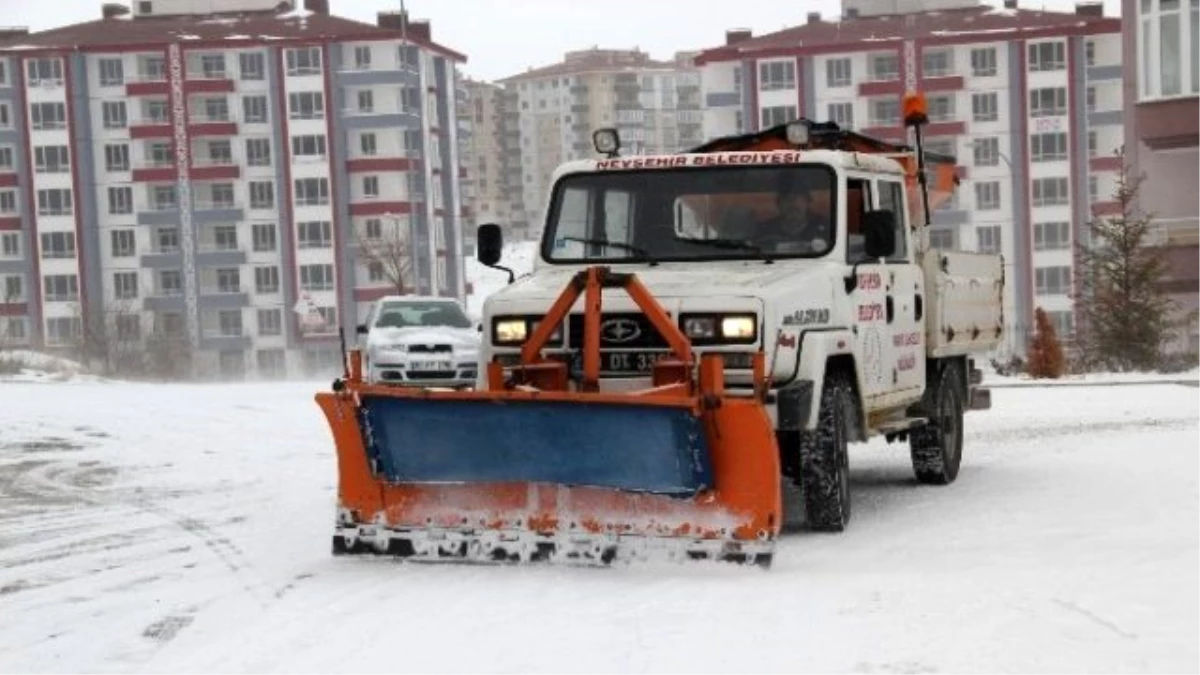 Nevşehir Belediyesi Ekipleri Kar Mücaledesinde