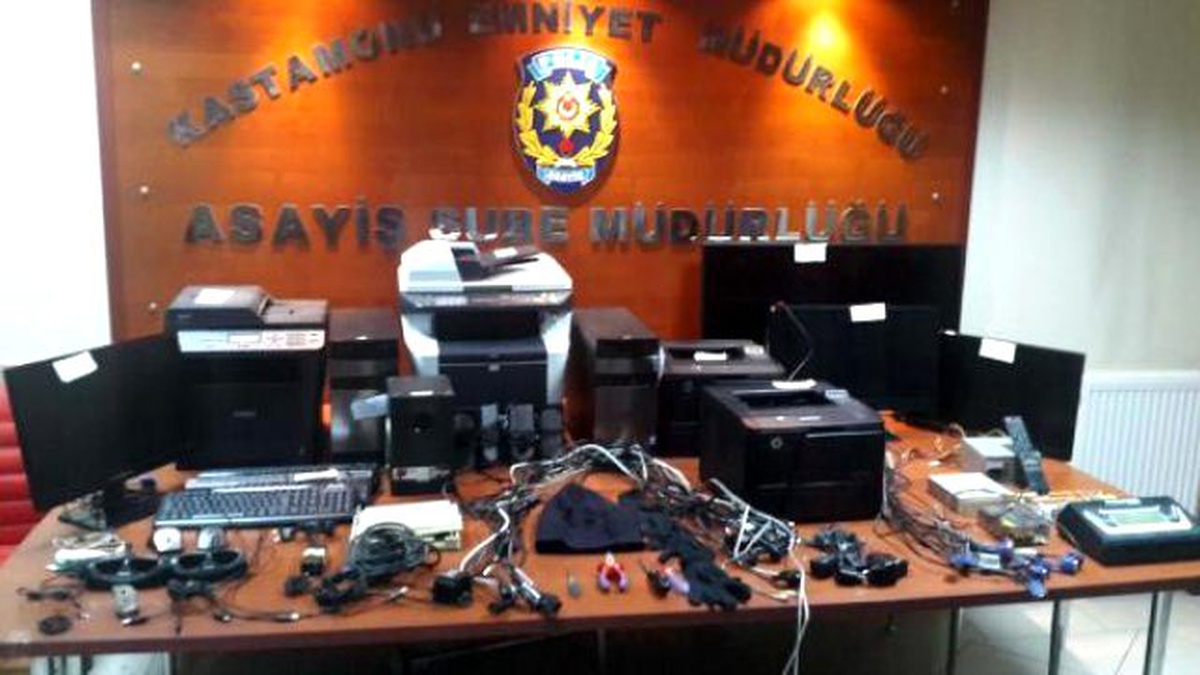 Okulun Bilgisayar ve Televizyonlarını Çalan 3 Kişi Yakalandı