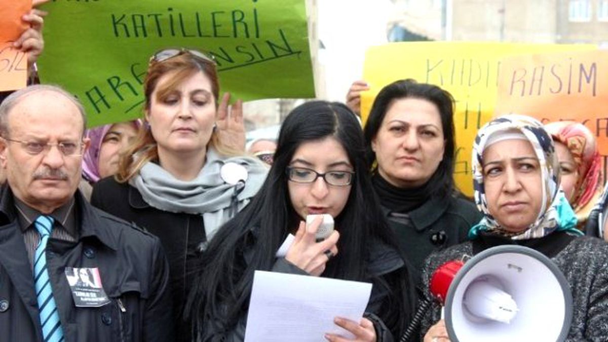 Özgecan\'ın Öldürülmesi Van\'da Protesto Edildi