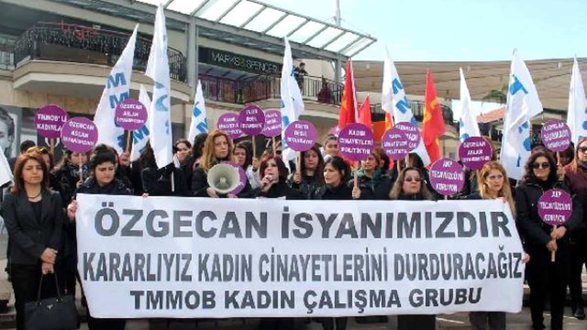 Özgecan\'ın Üniversiteli Arkadaşı Taziyede Baygınlık Geçirdi (3)
