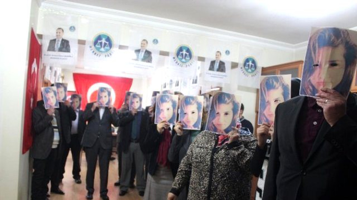 Özgecan Maskesi Takıp, İdamın Geri Gelmesini İstediler