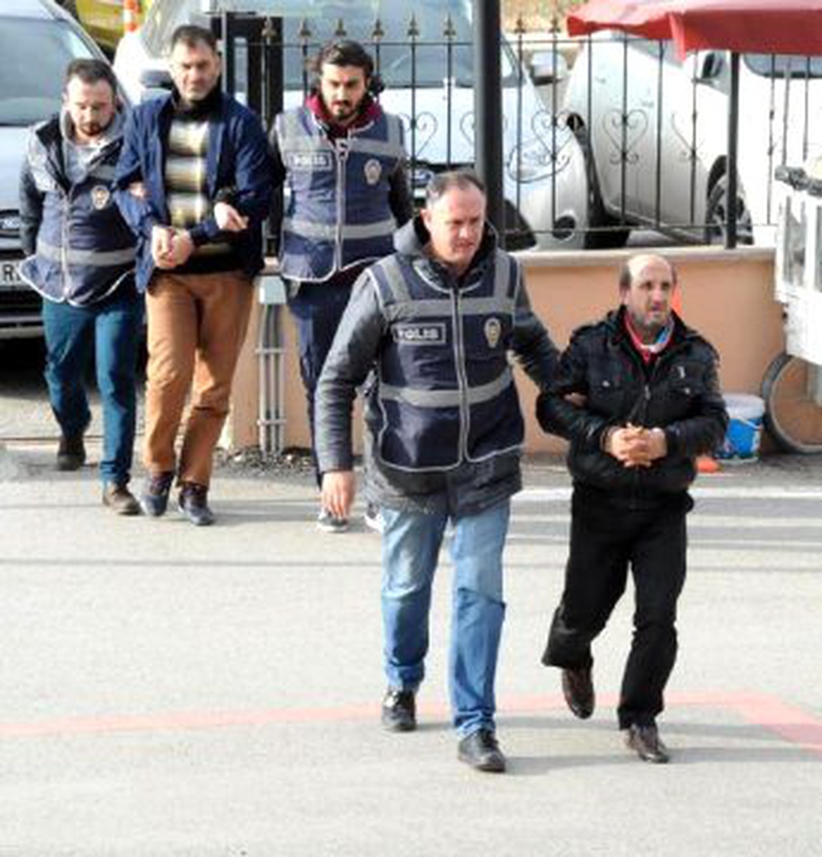 Polis Ayakkabı Hırsızlarını Yakaladı