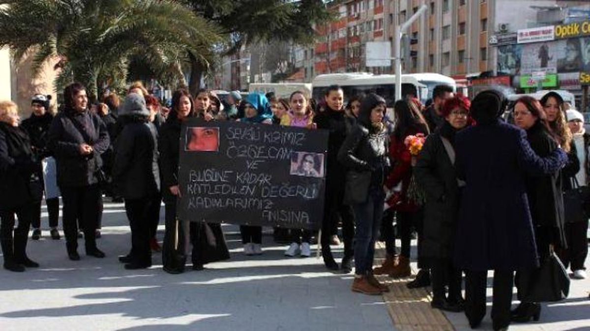 Sakarya\'da Özgecan İçin Yürüdüler