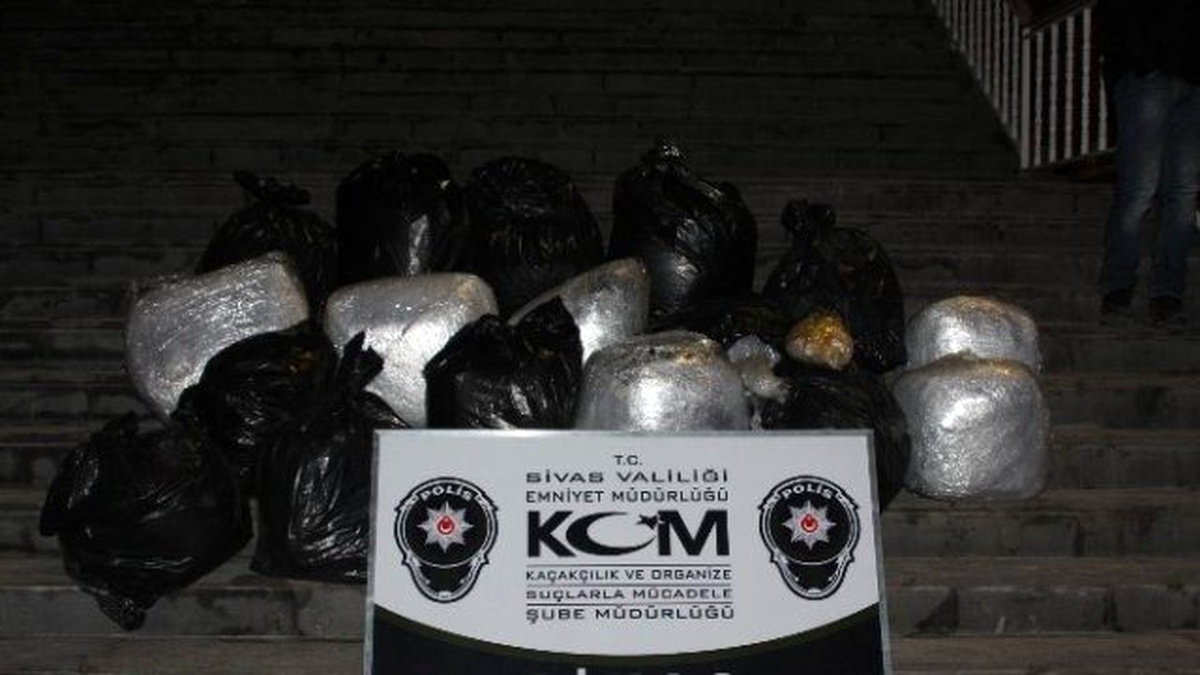 Sivas\'ta 174 Kilo Esrar Ele Geçirildi