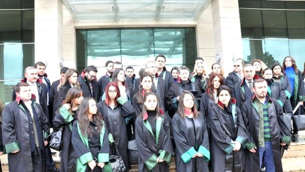 Trabzon Barosu Kadın Hakları Komisyonu Üyesi Avukatlar, Kadına Yönelik Şiddeti Kınadı