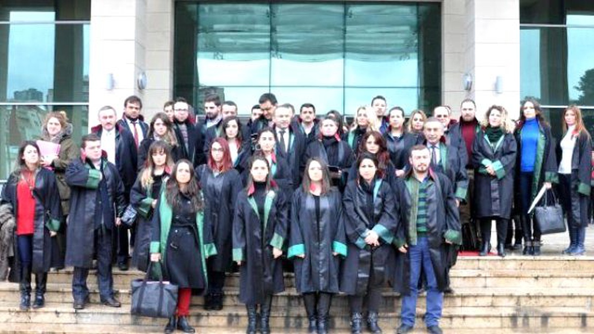 Trabzon\'da Kadın Avukatlar Özgecan İçin Toplandı