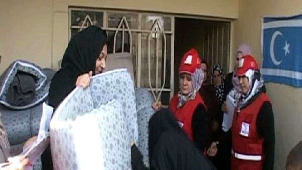 Türk Kızılayı\'nın Gönderdiği Yardımlar Tuzhurmatu ve Çardağlı\'da Dağıtıldı