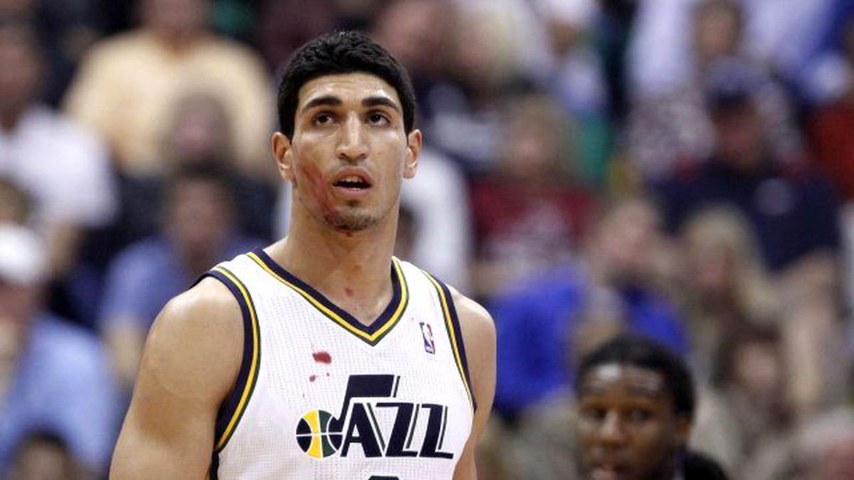 Utah Jazz Enes Kanter\'i Bırakmıyor