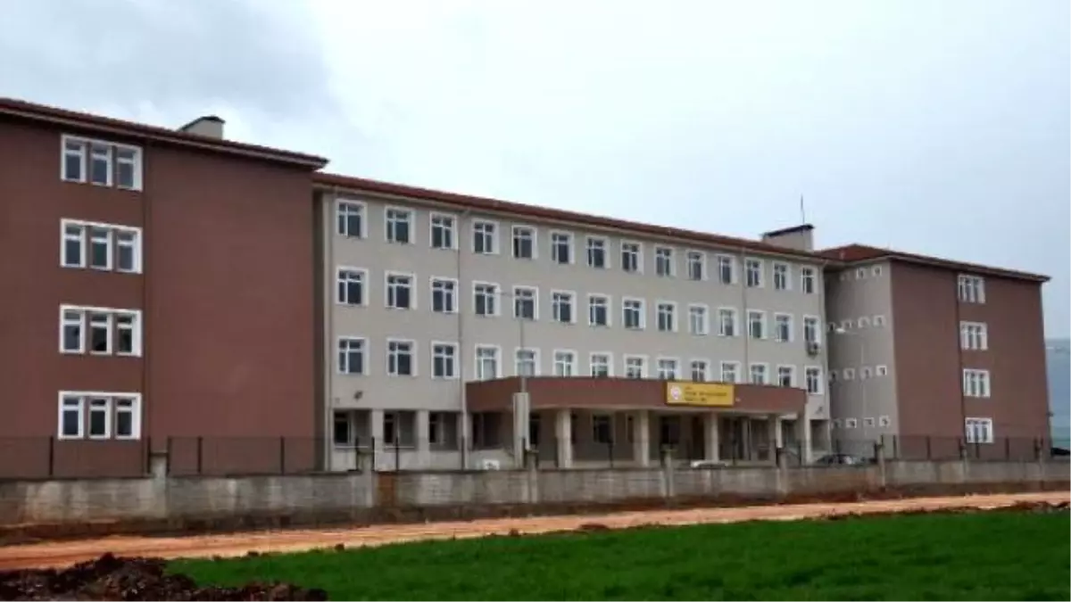 Reyhanlı\'da 46 Yıldır Eğitim Veren Okulun İlk Kez Kendi Binası Oldu